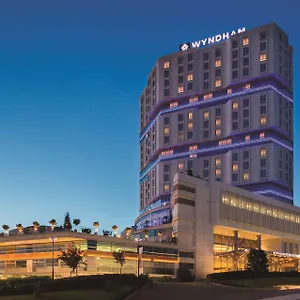 Wyndham Grand Europe מלון
