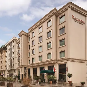 Ramada By Wyndham Grand Bazaar מלון